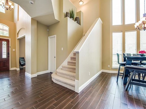 5th image of 501 Twin Knoll Dr
