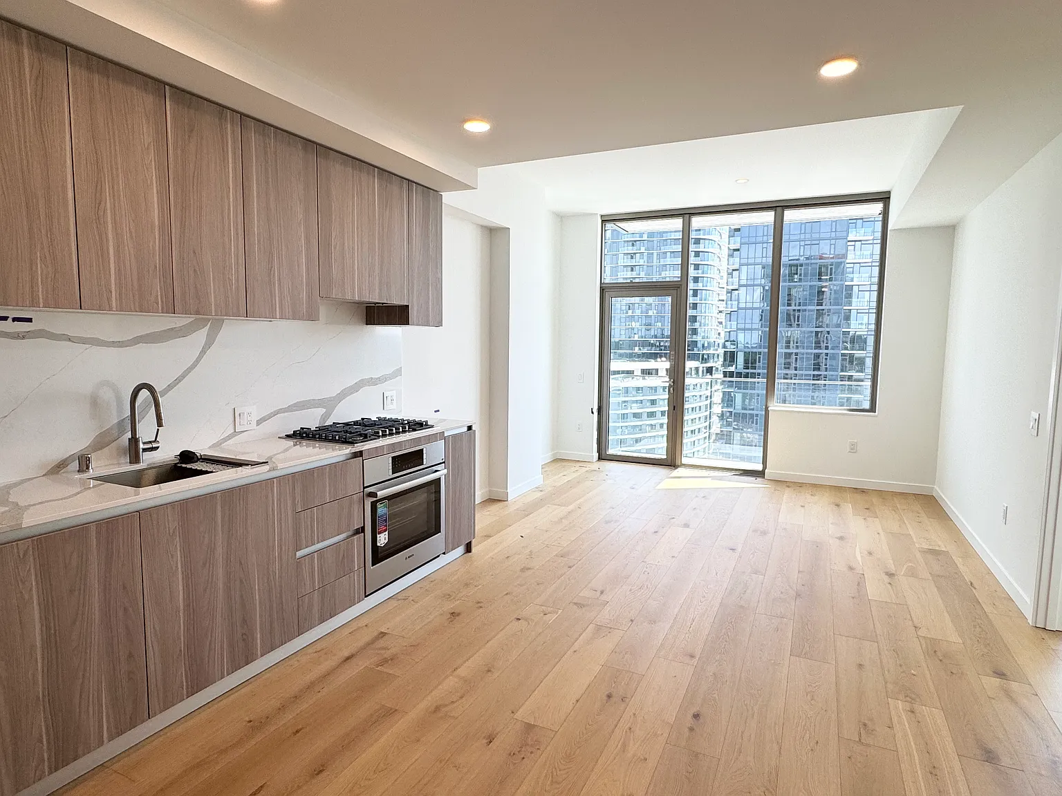10232 NE 10th St — Photo 3