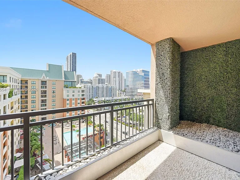 110 N Federal Hwy #1401 — Photo 41