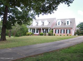 11 Nelson Dr, Holly Springs, MS 38635