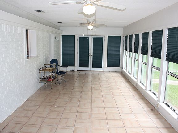 3rd image of 204 Green Acres Dr