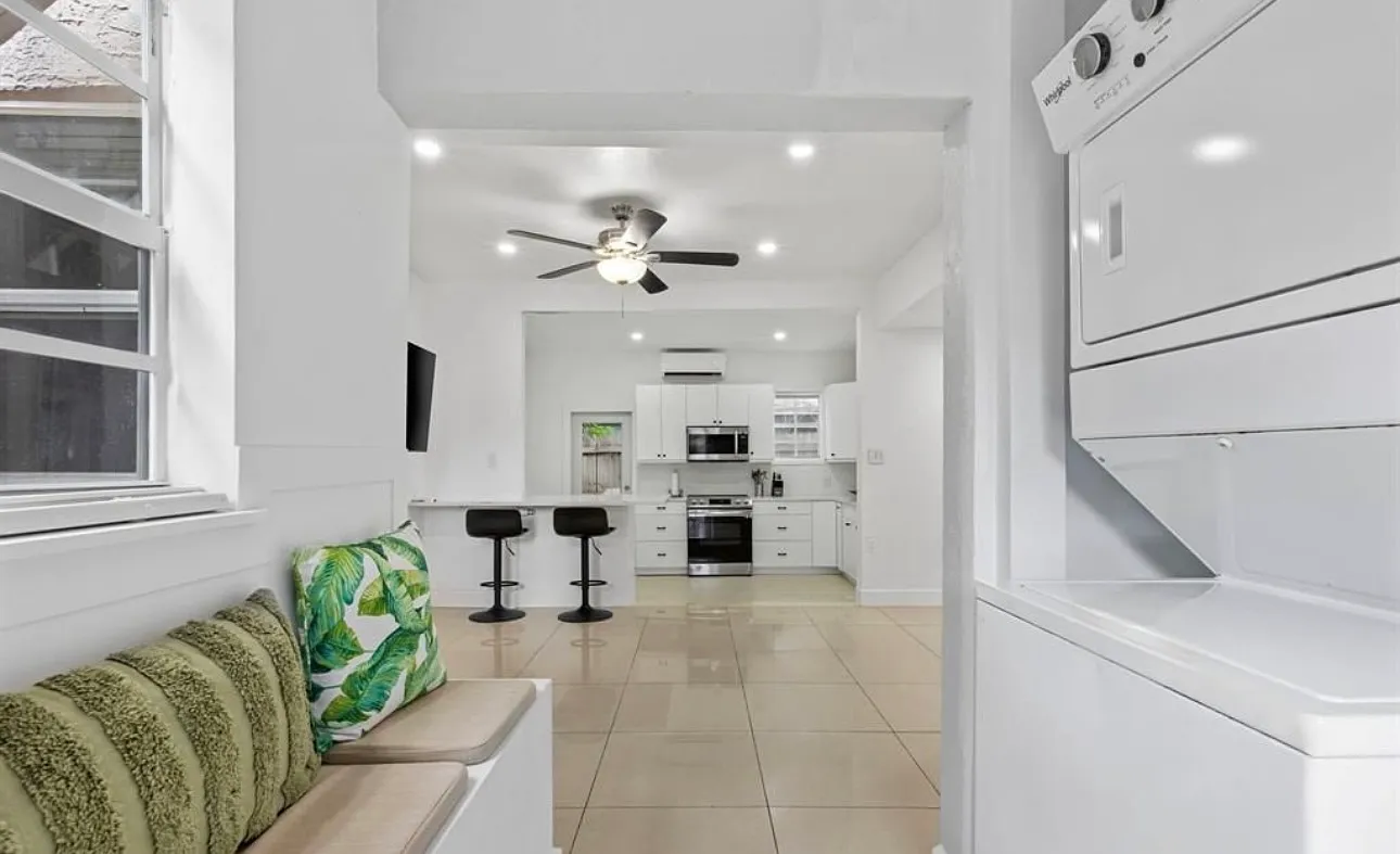2 bed, 900 sqft, $1,950 — Photo 1