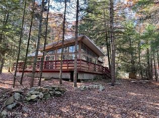 110 Hillside Dr, Hawley, PA