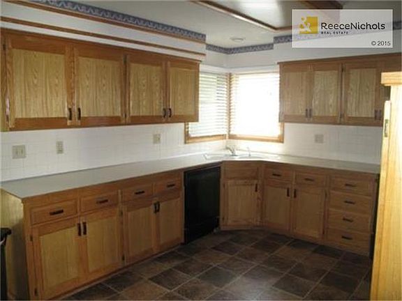 Plenty of counter top space and cabinets. NEW Samsung appliances