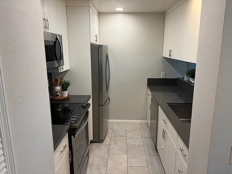 1271 Poplar Ave #406 — Photo 3