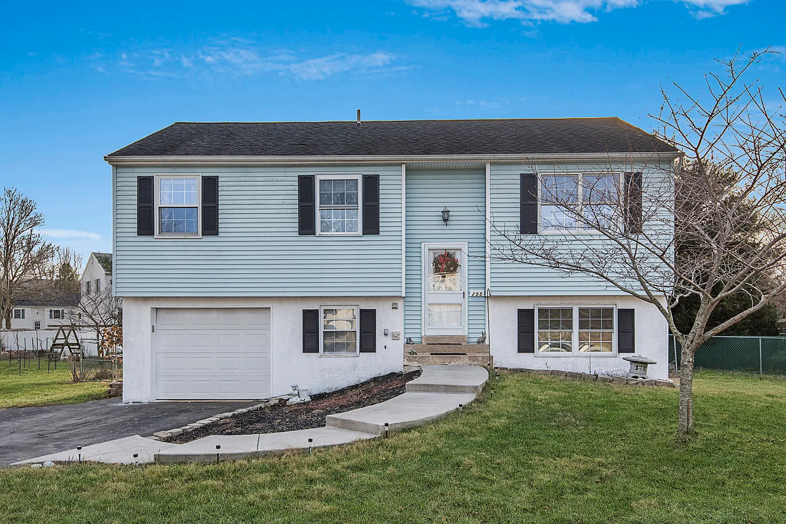 255 Park Dr photo 1