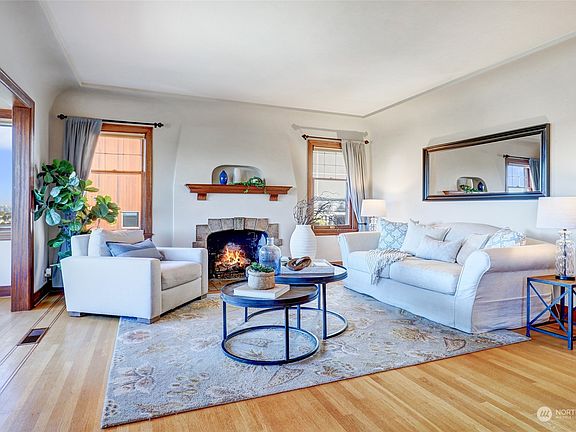 3rd image of 2509 Montavista Place W