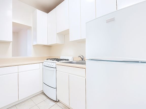 2nd image of 131 E 83rd St APT 5D