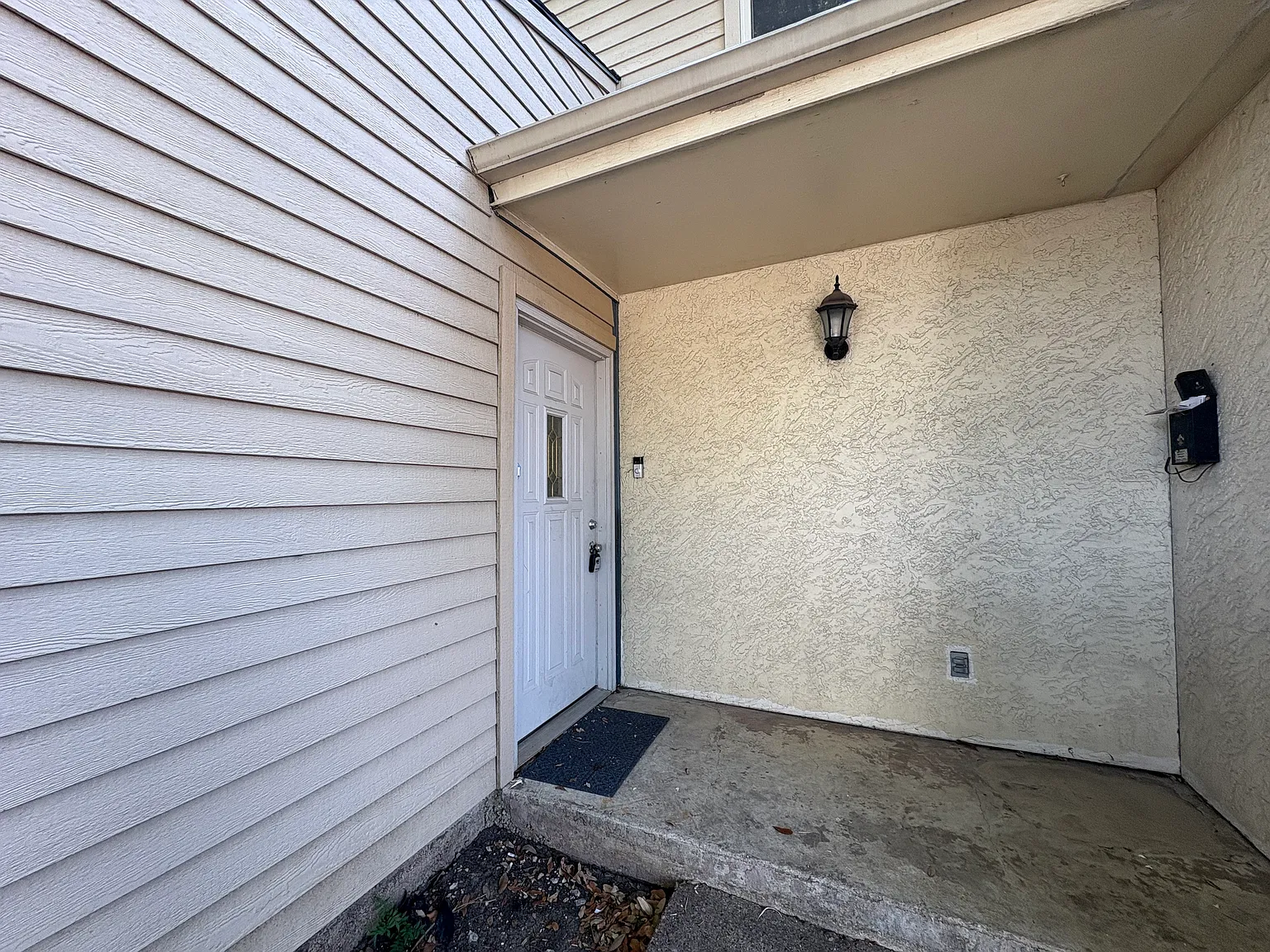3 bed, 1400 sqft, $2,100 — Photo 2