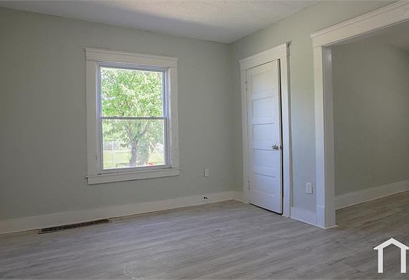 4th image of 650 E 93rd St #1