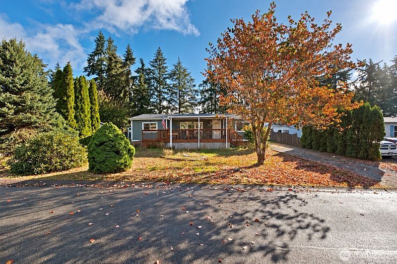 2nd image of 1618 Pacific Ridge Drive SE