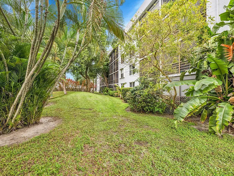 118 Royal Park Dr #4G — Photo 29