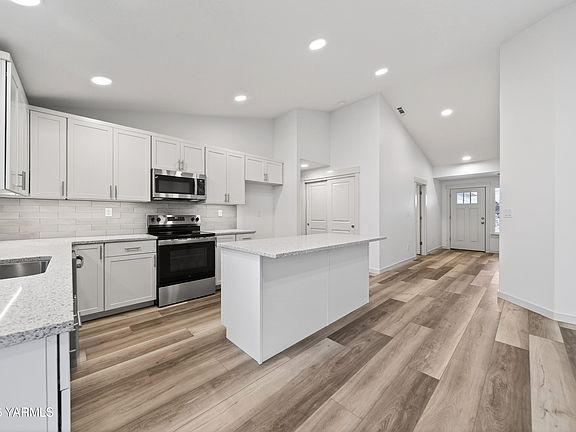 5th image of 5609 W Larch Ave