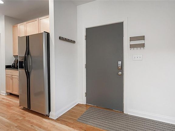 4th image of 932 Broadway St Unit 4