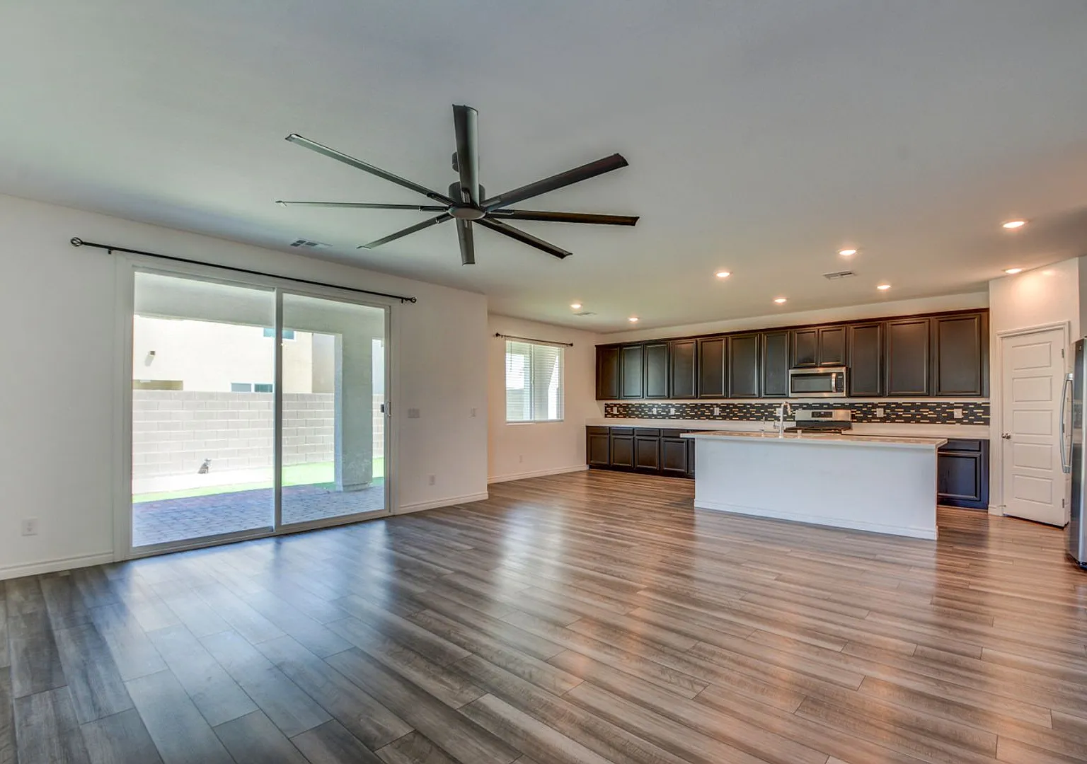 Gorgeous 5 bedroom! — Photo 4