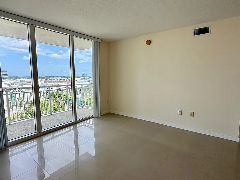 19501 W Country Club Dr #1212 — Photo 44