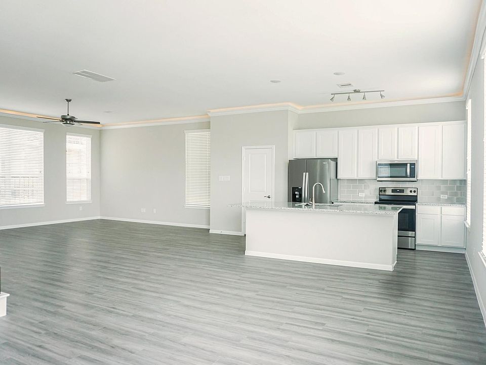 1st image of 4618 Windsor Square Dr