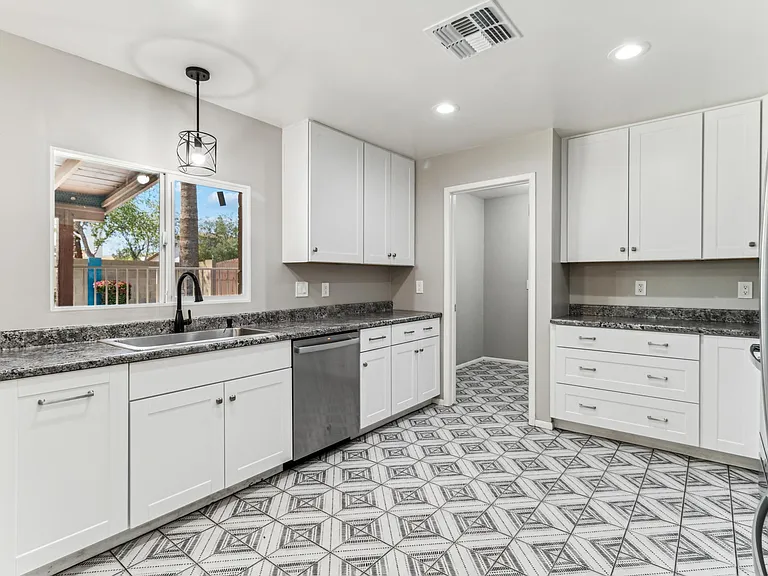 3039 W Glenn Dr — Photo 11