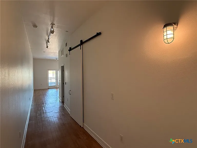 1401 S Flores St #305 — Photo 9