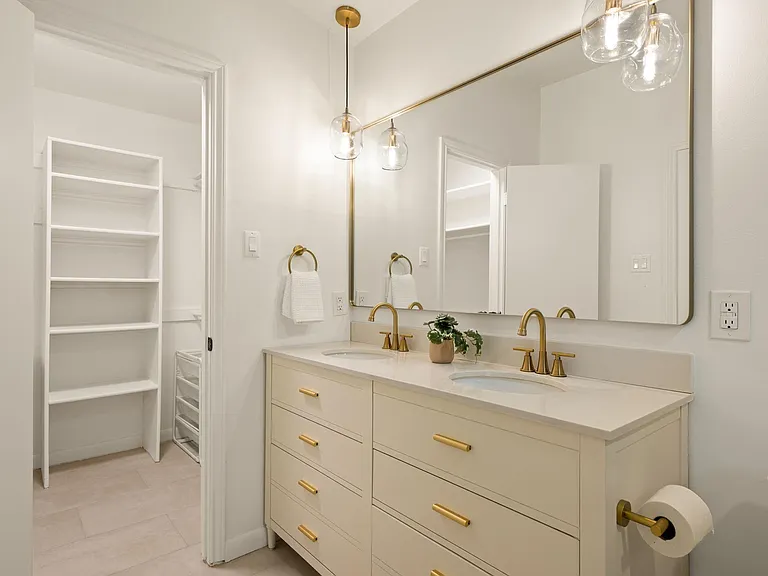 7302 Potters Trl — Photo 11