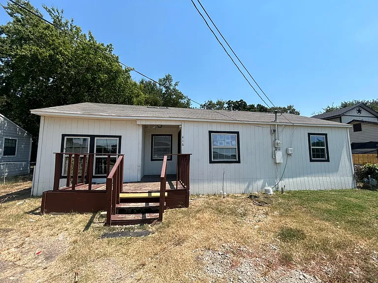 416 Compton Ave — Photo 2