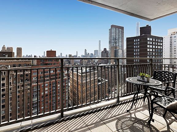 2nd image of 201 W 70th St APT 26G