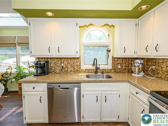 4th image of 410 E Mayfield Cir