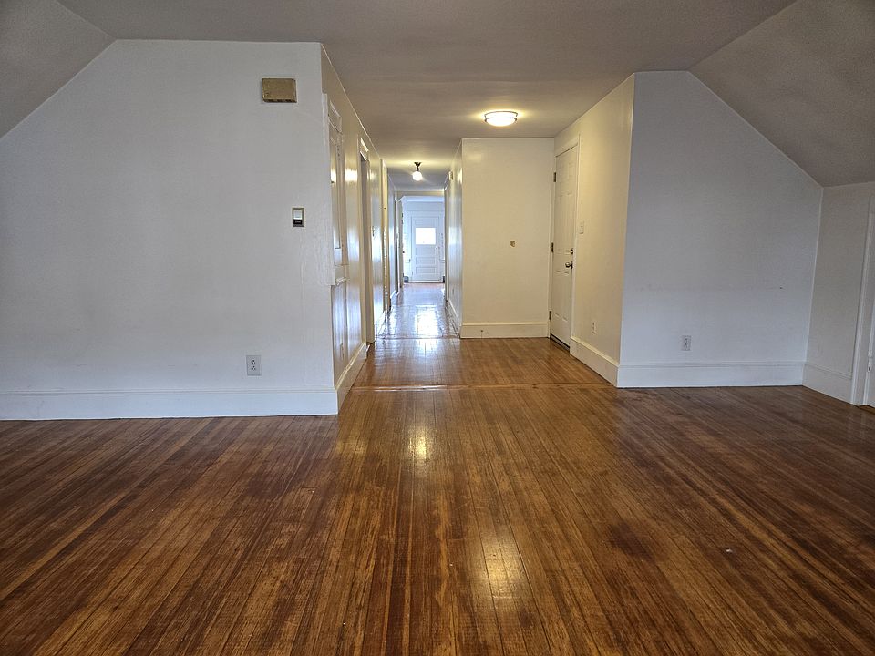 Living room, hallway to the back of the unit
