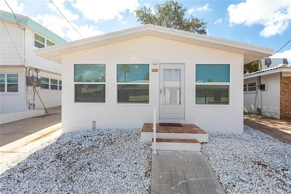1 bed, 1.0 bath, 735 sqft, $7,470 — Photo 1