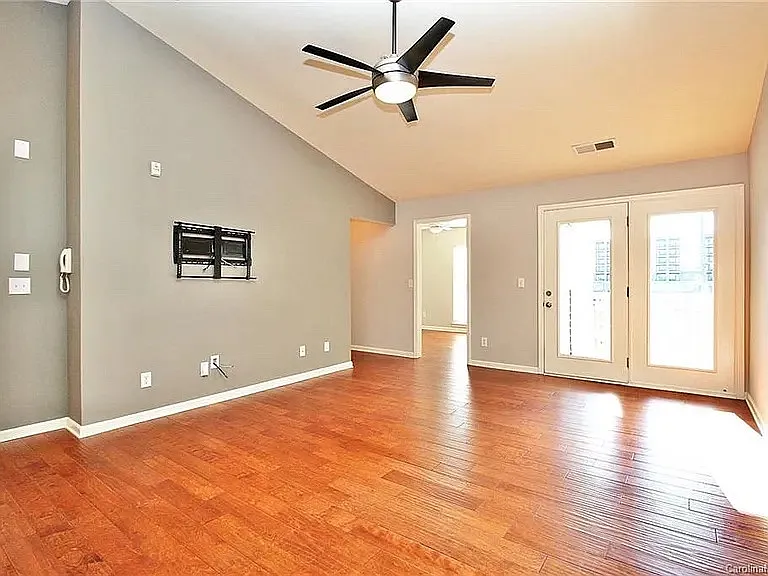 1240 Duncan Gardens Dr #1240 — Photo 2