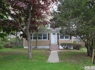1055 Ackerly Pond Ln, Southold, NY 11971