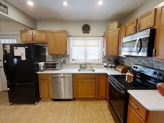 4th image of 57 Wildwood Ave