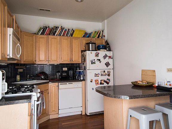 5th image of 1423 W Walton St Floor 1