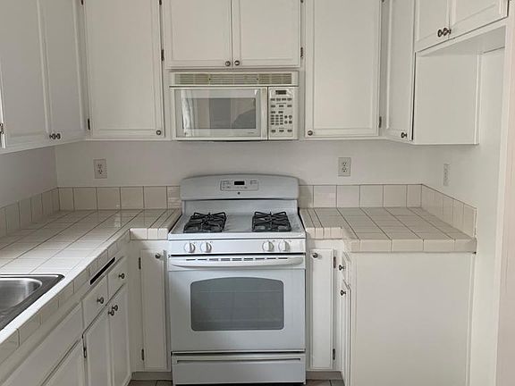 4th image of 10827 Hortense St APT 8