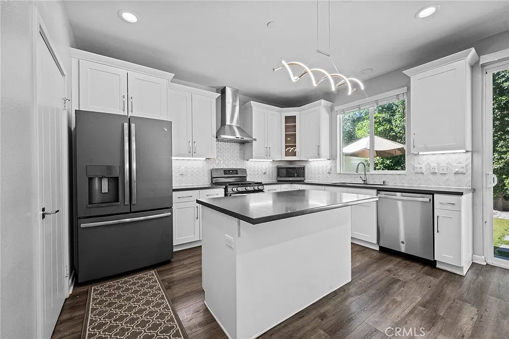 5 bed, 2247 sqft, $5,500 — Photo 1