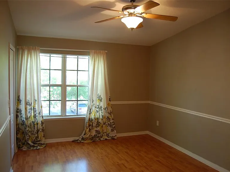 423 Wilton Cir — Photo 13