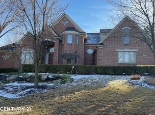 28602 Wintergreen Ct, Farmington Hills, MI 48331