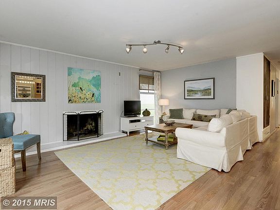 5th image of 10110 Parkwood Dr