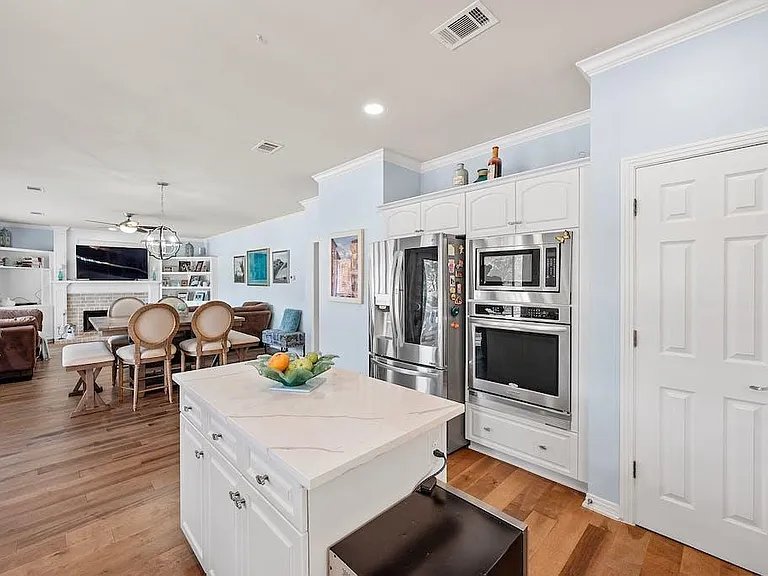 1207 Lakeway Dr — Photo 11