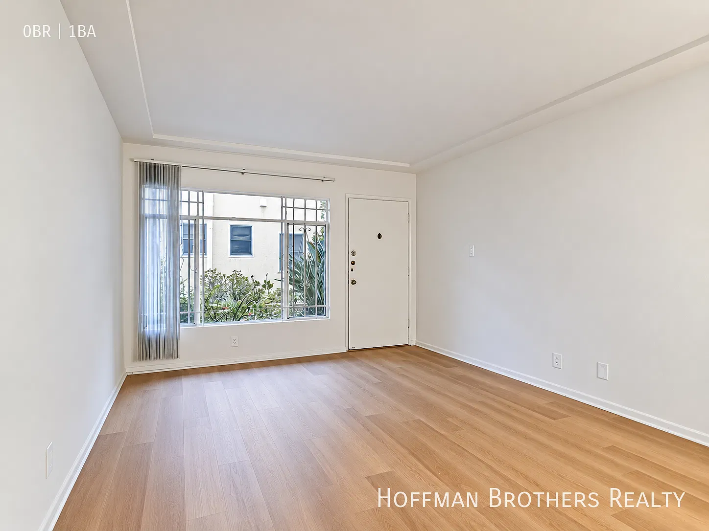 Charming Studio with Updated Kitchen, High Ceilings, On-Site Laundry & Central Mid-Wilshire Locat... — Photo 1