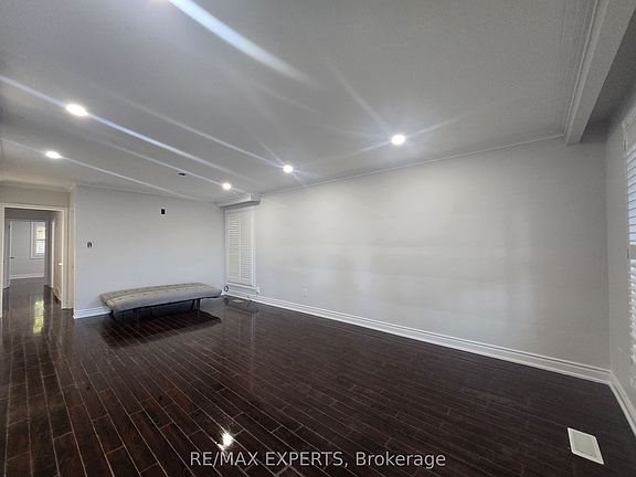 5th image of 24 Roskell Cres
