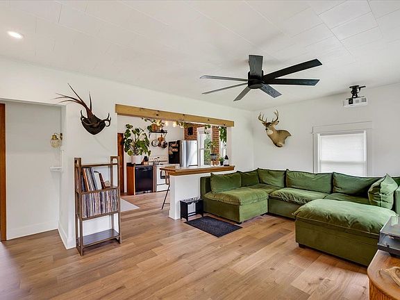 4th image of 110 Lake St
