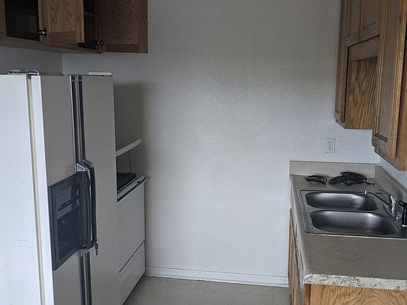 3rd image of 512 W Green Ave #28