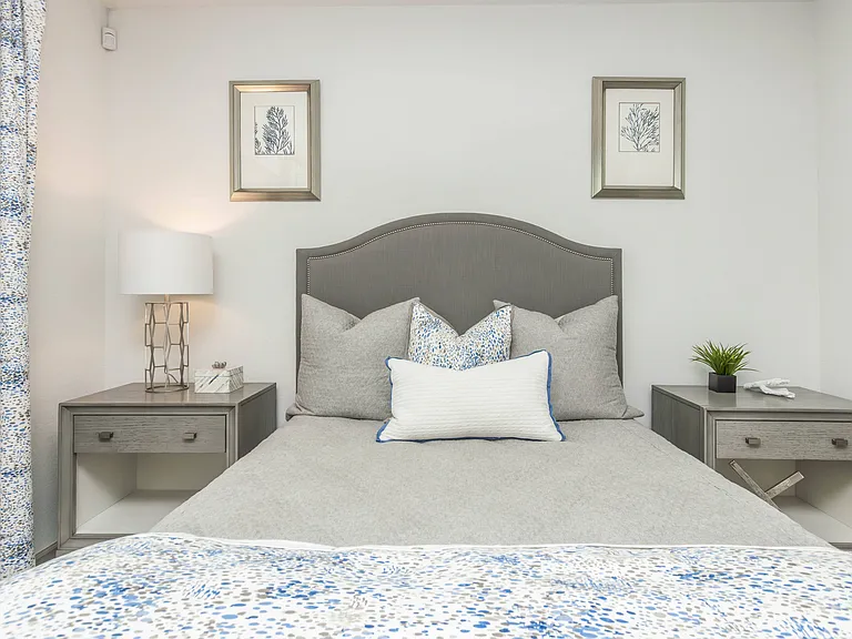Sola South Lux Apartments — Photo 19