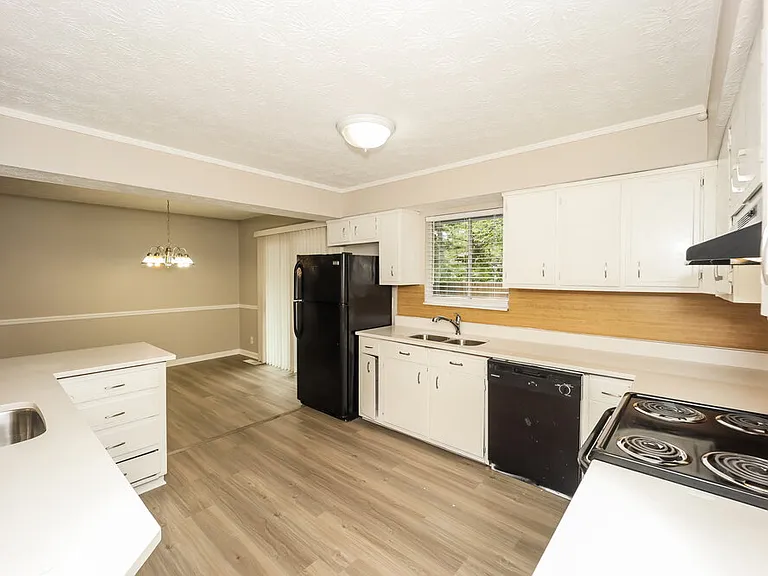9036 Sterling Ridge Ln — Photo 10