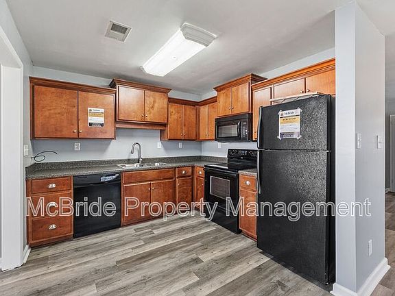 5th image of 902 Alfred St NE