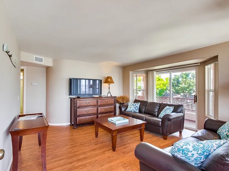 831 Allerton Ct — Photo 3