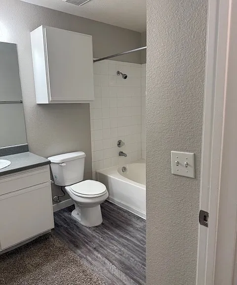 Wyndham Apartments — Photo 19
