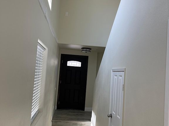 5th image of 704 E Angeleno Ave