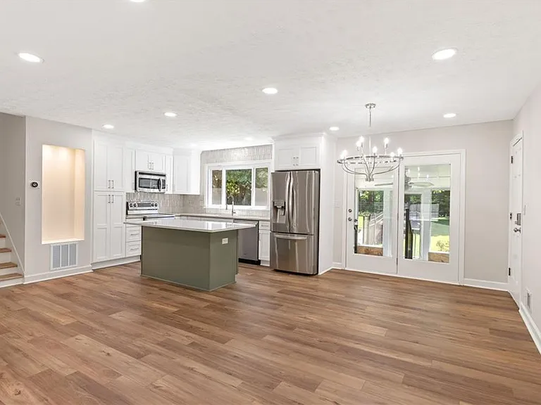 472 Barnesdale Dr — Photo 15